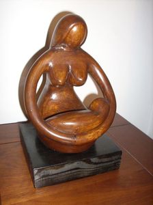 27.MATERNĂ  I * MOTHER AND CHILD I; lemn de măr vopsit       25 cm
