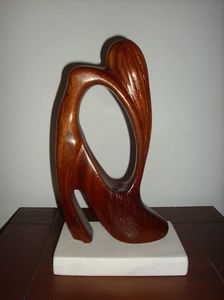 28.CENUSAREASA * CINDARELLA; lemn de mahon         34 cm

