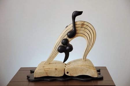 48.CARTEA DE MUZICĂ * MUSIC BOOK; lemn de plop           37 cm
