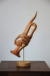 54.TROMPETA * TRUMPET; lemn de măr decorativ         50 cm

