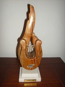 65.MUZICA DIVINA * DIVINE MUSIC; lemn de tamarix + alama           30 cm
