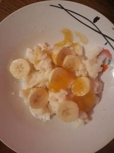Gris cu lapte, banana si miere