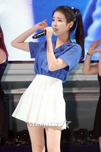 150731-IU-at-Hite-Jinro-Beach-Concert-iu-38722979-467-700