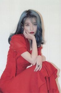 IU-2020-Season-s-Greetings-POSTCARD-CALENDAR-iu-43191771-2400-3642