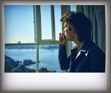 ˓2̣2̣ᶰᵈ ტ.˒ Matty Healy searching for Rudolf from Eyja Guldsmedenʼs balcony.