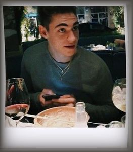 ˓0̣6̣ᵗʰ Ɲ̞.˒ Hero Fiennes Tiffin ordering pizza after tasting French cuisine on a glacé B-day.