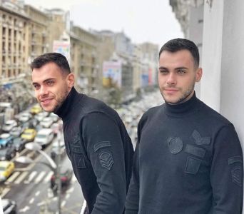 0EDF1ACB-AAA4-41DE-A3DC-D98278055F5E