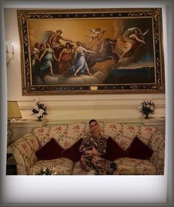 ˓0̣5̣ᵗʰ Ɗ̞.˒ Kendall Jenner feeling ritzy between the grand vistas and the sparkling chandeliers.