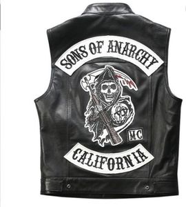 Miley received a leather gilet with the infamous logo of the biker club SOA, from Gizi.