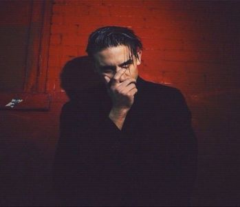 ̷͡︽.　· din viața lui intrase într-o stare de somnolență, ruptă când crețul îi abandonează mâna.; Revine la Hero: spusele acestuia nu-i dădeau pace. Nu putea să mănânce până nu știa adevărul. "Mă, tu mi-ai luat sticla cumva? Mhm, ia spune! Vezi că azi e ziua lui Iisus, să nu minți."
