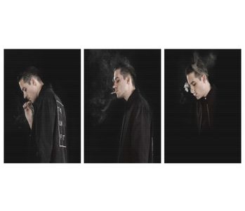 ̷͡︽.　· Suprimă zâmbetul amuzat, iscat de prezența Bellei; sincronizarea aparent nu a fost de partea; lui Hero nici astăzi. Îl inspectează din priviri cu sprâncenele îngrămădite către mijlocul frunții, însă amorțeala îi este spulberată de horcăiala crețului, către care își îndreaptă privirea. Avea de 
