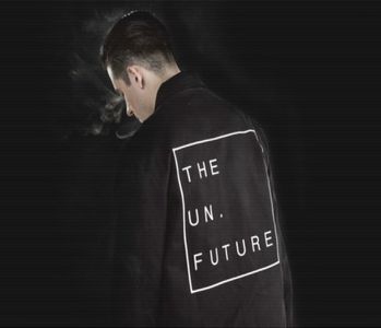 ̷͡︽.　· gând să îi aplice manevra Heimlich (făcuse el un curs pe seama asta la liceu!), însă nu apucă; să demonstreze și practic capacitățile sale, căci Charlie apăruse, parcă din neant. Stealing his thunder. Prinde paharul, ridicându-l în sus. "Eu zic să ciocnim în cinstea lui Iisus, care nu mai 
