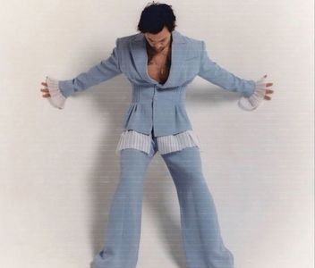 ꧁ᶥ̀ͅ་ ‘ℱ ’ ᶩᵋᵕʵˎᵈᵕ˙ ᵐ̣ᵃ̣ᶫ̣. ܝ܆༌;. Își aruncă ochii roată în jur, cu o curiozitate sinceră și sponta-; -nă precum aceea a unui copil. Ieșise să le caute. Acele domnișoare ghidușe nu-și profilau obrajii rumeniți de crivăț în negura sfințitului. Dacă nu ființa acel chiot ce spinteca cadențat amorțirea
