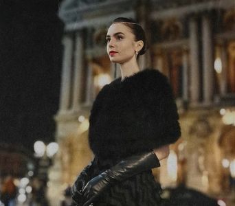 ▫□̣̇ͅ ̣̇ͅ 　̾ .;˛ Își ridică piciorul de eretă spre a prinde coada saniei. Emulația-i bătea în; piept. Deși vizualiza dezavantajul echipei sale, un strop de nădejde îi amprentă chipul într-un zâmbet conabiu. Botul cizmei era pe cale să atingă lemnul, cu celălalt se sprijini pe pingea, când sania
