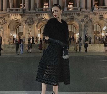 ▫□̣̇ͅ ̣̇ͅ 　̾ .;˛ se propulsă rapid și nevricos pe haizașul de sticlă. Își împlini palmele deasu; -pra țestei, contemplând valea. Un cer sumbru, golit de stele, amorțise peste orășel. Fetele pieiseră ca niște purici în pământ. „Nu-mi vine să cred că am pierdut!” Oftă. Grăpiș, le imită calea la pas
