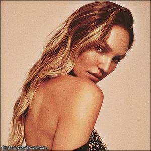 ☇.ᵗʰᵉ̣ṃ̣ẹ̣ṛ̣ṃ̣ạ̣ịḍ❀ƨɘilɟ.ϟ;. locul inițial pe butuc. Înfinge o bezea în vârful bățului și-l; îndreaptă spre foc pentru a rumeni bucata de spumă. "Fetelor, ați fost niște adversare pe cinste!" Mărturisește.
