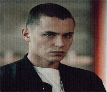 ঌ※☽.; se consuma la fiecare aspirație; înapoia se răspândea un fum gros, din care ieșeau pături; negre, cu miros de piper. El, cu pleoapele moleșite, și o gură impregnată de gusturi amării; se chercheli, individual, cu un strop de alcool. Jos parveni pentru decrispare: avea o dispoziție
