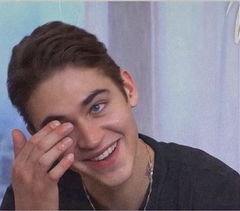 থৣĦғᴛ؟ℬᵉ̶̶ᵃ̶̶ᵘ̶̶ℛᵉ̶ᵍ̶ᵃ̶ʳ̶ᵈ͠ ༈٫ Un val de aer rece îi izbi obrazul. Fereastra era despicată. Cu; trupul înnodat de frig, începu a-și fricționa brațele, micșorând distanța spre cămin. „Atunci..” Începu a surâde. Ochii-i sticleau o fericire nemotivată, o veselie permanentă, ca și cum tot acest
