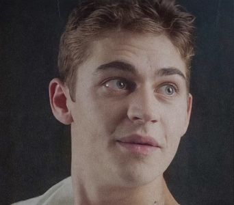 থৣĦғᴛ؟ℬᵉ̶̶ᵃ̶̶ᵘ̶̶ℛᵉ̶ᵍ̶ᵃ̶ʳ̶ᵈ͠ ༈٫ Cu ochii plecați, învoi un interval de liniște. Îi urmări glasul dres; al lui Candice, dospindu-și râsul în spatele pocnetului focului, până îi surprinde privirea și se vexă. „Da? Ți-am scris acum ceva timp că mă întorc…” Se tângui, și, aplecându-se, îi atinge umărul,
