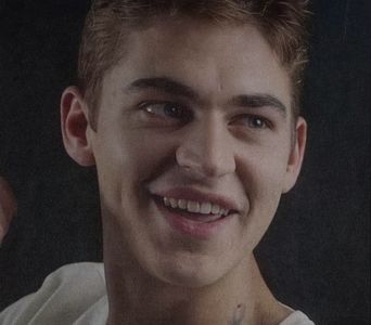 থৣĦғᴛ؟ℬᵉ̶̶ᵃ̶̶ᵘ̶̶ℛᵉ̶ᵍ̶ᵃ̶ʳ̶ᵈ͠ ༈٫ șoptindu-i blând: „Aș dori și ceva mai sățios, dacă nu ți-e cu; supărare.”; zâmbi. Încheie astfel, candid, doleanța. Faldurile fetelor mângâiau acum podelele. El rămase singur, și-și găsi un loc în jilț, adăstându-le.
