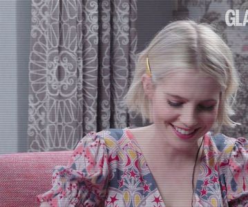 ⌮˒♥˓ Iṇ꒒ục̣y’s⋅⁽ẅöṛdṡ⁾... 　‰ː încărcate cu porţelanuri, bronzuri, curiozităţi ademenitoare.; O masă cu încrustaţii dădea acestui interior mai curând înfăţişarea unui salon. Jucăuş, îşi altoi şoldul de al ei. O priveşte deschis peste umăr, cu subînţeles. ‘Vreo preferinţă anume?’
