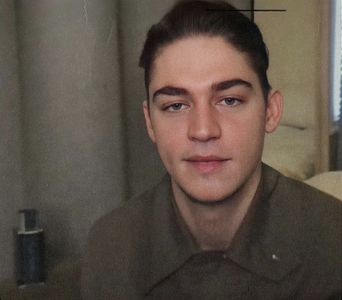 থৣĦғᴛ؟ℬᵉ̶̶ᵃ̶̶ᵘ̶̶ℛᵉ̶ᵍ̶ᵃ̶ʳ̶ᵈ͠ ༈٫ „Îmi spui asta acum, dar... Care era premiul?” Se lasă filat, pierzân; -du-i privirea în favoarea căminului ce pulsa în neștire. Limbile de foc saltă, asediază, mușcă, se îndepărtează neputincioase. Apoi revin. Jocul acesta îl obosește şi închide ochii, alegând doar s-o
