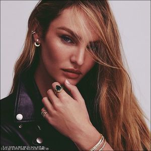 ☇.ᵗʰᵉ̣ṃ̣ẹ̣ṛ̣ṃ̣ạ̣ịḍ❀ƨɘilɟ.ϟ;. energie electrică. Ea îl acompania. ”Prin locurile astea e; cam greu de călătorit singur, nu cumva să-ți iasă vreo dihanie înainte și să-ți scurteze cărările!” Vesti înainte de a-și înlănțui brațul cu al lui. Afară, întreg orizontul era prins într-un tablou
