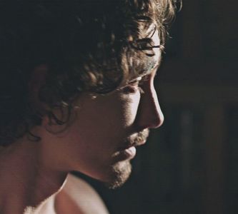 [ོ　﷼✭;. Îşi trecu mâna prin păr fără să bage de seamă că de data aceasta vorbeşte cu el, şi că nu; şuşoteşte neobişnuit pentru sine. Focul trosni, făcându-l să clipească şi să se uite în jurul său prin odaie. ❛Interpretam Valsul florilor din compoziţie, care cred eu că este o alegere decentă pentru
