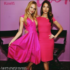 ☇.ᵗʰᵉ̣ṃ̣ẹ̣ṛ̣ṃ̣ạ̣ịḍ❀ƨɘilɟ.ϟ;. Un sunet straniu îi scapă printre buze. "Matty! Aproape că; am scăpat clătită asta... și e cea mai reușită de până acum." Privește clătitele deformate care parcă se asemăna cu niște poponeți. Își suprimă râsetul cu dosul palmei. "Oh, chiar am nevoie
