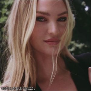 ☇.ᵗʰᵉ̣ṃ̣ẹ̣ṛ̣ṃ̣ạ̣ịḍ❀ƨɘilɟ.ϟ;. frumoase? O clătită?" Gesticulează cu cealaltă mână, apoi; îl invită să ocupe loc. "Gândesc ca ești obosit... și înfometat după un drum atât de lung." Dispare pentru un moment în camera alătura în căutarea unei vaze.
