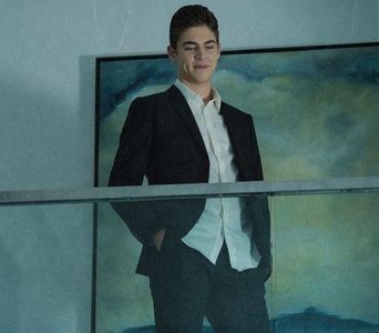 থৣĦғᴛ؟ℬᵉ̶̶ᵃ̶̶ᵘ̶̶ℛᵉ̶ᵍ̶ᵃ̶ʳ̶ᵈ͠ ༈٫ Gâtui capul vinului cu tirbușonul. Dopul țâșni aprig, primind parte; din lichid pe sub buza sticlei. Împurpură pe jumătate cele două pahare, găoace de cristal, după care își urni vederea spre desert. Înghesui un surâs între buze. „Deci, avem un teanc de clătite
