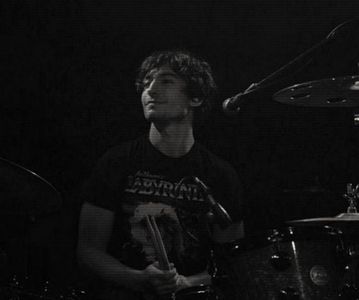 ⌮˒♥˓ Iṇℰẓṛạ’s⋅⁽ẅöṛdṡ⁾... 　‰ː Lumina, care cădea ici-colo la marginea pădurii, lăsa adâncurile ei; în umbră; sau atenuată în primul plan de un fel de amurg, răspândea în depărtări aburi violeţi, o strălucire albă. Drumul coteşte printre pinii mărunţi şi puternici, sub stânci cu profil colţuros; tot
