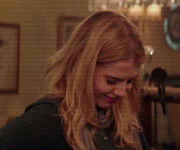 ⌮˒♥˓ Iṇ꒒ục̣y’s⋅⁽ẅöṛdṡ⁾... 　‰ː frig; cu inima strânsă trecu pe lângă el şi intră în holul prost; luminat, oarecum lugubru la acea oră.
