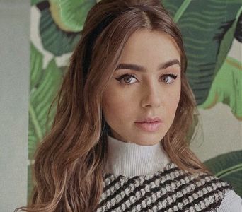 ▫□̣̇ͅ ̣̇ͅ 　̾ .;˛ ce-și continuă șiragul într-un mănunchi de pagină, iscălit în fine cu o parafă; desăvârșită. Redactarea avu loc în tihnă; coala epistolară își găsi locul pe urmă în agenda sa, printre foile știrbe, decupate în trepte ca un repertoriu, cusute între coperte de pânză. Însă se
