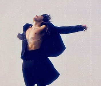 ꧁ᶥ̀ͅ་ ‘ℱ ’ ᶩᵋᵕʵˎᵈᵕ˙ ᵐ̣ᵃ̣ᶫ̣. ܝ܆༌;. N-ar fi nutrit vreun sentiment de vinovăție dacă n-ar fi primit un; răspuns încrustat într-o asemenea răcoare mușcătoare. Clipi încruntând din sprâncene, clipi mărunt, strânse din buze; arareori era tratat astfel. “Da. Răspunsul. Ce anume-ți condimentează glasul?” Deș
