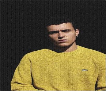 ঌ※☽.; Cuteză a se înălța. În dreapta lui, se strânse un maldăr de țigări; uzate, își găseau; isprăvirea în bătaia intensă a vântului. Piatra era umedă; la fel și acoperământul său; cât și el însuși. Pasămite că, vreme de un răstimp, fulgii deja se prelingeau din cer. El îi apuca cu mâna,
