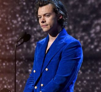 ꧁ᶥ̀ͅ་ ‘ℱ ’ ᶩᵋᵕʵˎᵈᵕ˙ ᵐ̣ᵃ̣ᶫ̣. ܝ܆༌;. trunchiul și-l aplecă spre vorbitor. “Bun. Când vom atinge o climă; favorabilă învelișului vegetal, poate vă voi ajuta să-l animați cu felurite tulpini.” Tânărul ce pătrunse în cameră, învăluit într-o tăcere bocnă, îl făcu să privească țurțurele codalb al camerei. Își
