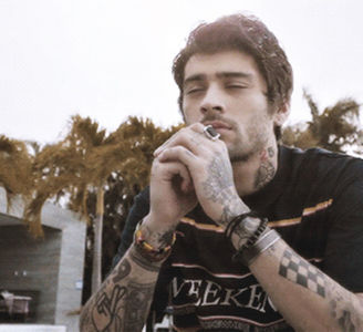 ─ ❛Poate, cine știe? Dacă nu, trebuie să mă ajuți să punem de o petrecere!❜ rostesc către -; Hailey, iar privirea îmi revine spre Gerald-Kendall, ❛Ce să zici și tu acum? Trebuie să mă scoți pe mine vinovat, cum că eu am spus că...❜ ochii mi se îngustează, făcând o mișcare
