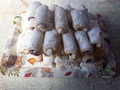 Cornulete cu dulceata de prune si dulceata de smochine