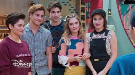 Elenco en el Fundom