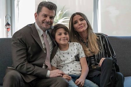 Gustavo, Isabel y su hijo