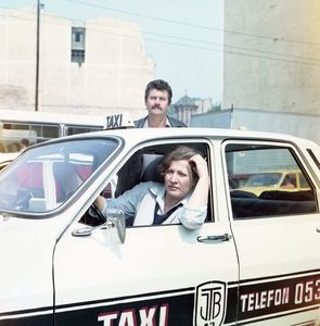 Angela Merge Mai Departe