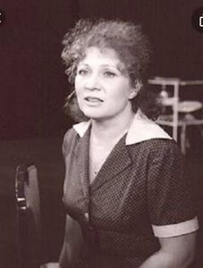 Angela Merge Mai Departe