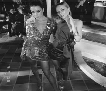 ╰　·• trei sunt umflături, adică atunci când le puneți jos următoarea persoană trage cărți.; Patru e -stai o tură-, cred că.. se explică de la sine? Iar șaptele anulează, deci dacă nu vreți să luați cărți sau să stați o tură și aveți un șapte, știți ce să faceți. Oh! Și asul. Asul schimbă,
