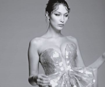 ¹ ∙ͅ●̤̈̇·̣̇　̾ ;˛ a răsăritului de soare. O păli interesul pentru răspuns, și-l aștepta intrigată.