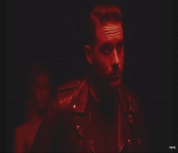 ̷͡︽.　· Reacția impulsivă și precipitată îl îndeamnă să se-ncrunte, având șansa de a-i; studia mimica mai îndeaproape atunci când se apropie de firava flacără; tocmai de aceea succesiva mascare totală îl surprinde: chapeau!, gândi el, fără să vocifereze. Pufnește când îi întoarce
