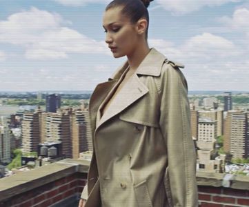 ¹ ∙ͅ●̤̈̇·̣̇　̾ ;˛ senzația de mânie; mai astâmpărat decât dânsa în acel moment era chiar și; aerul zorilor, ca un clipocit de val; înghețat și tăios, și totuși solemn. „Destul.” Glasul îi fu rezonant, dar malițios și arid. Un straniu vals de umbre acostă-n dreptul lor; ea le iscodi,
