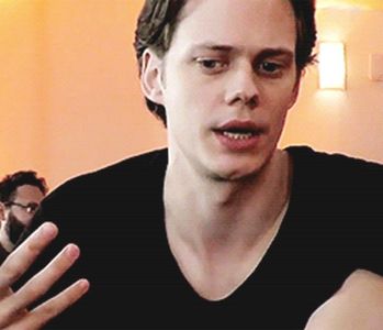 ⭒　　 ̠̕✺ ̭̄ ; bijuteria absentă, pe care o văzu lipsind perechii cercelate de la ureche, iar; întrebarea lui devenise anodină. Îi plasează cercelul pe şervetul inuzitat, din dreptul mâinii micuţe şi strânse, şi-i zâmbi scurt, în semn că nu aşteptă mulţumiri.
