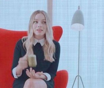 ›εϊз̤٢ ࢱ⋄‹̣̇͘͘͘.; ca la pescuit, și cadența aceasta stârnea un șuvoi de culoare să se desprindă ca o; acuarelă pe suprafața limpede a apei și să o păteze, prin amestecare, s-o preschimbe, prin combinarea de oscilație și căldură, într-un fluviu de nuanțe cafenii. Mâna opusă avea și ea de lucru; parcă
