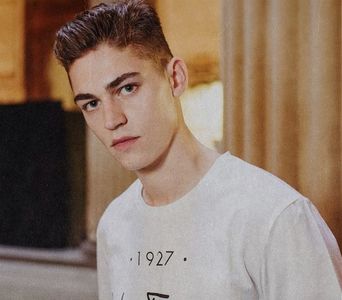 থৣĦғᴛ؟ℬᵉ̶̶ᵃ̶̶ᵘ̶̶ℛᵉ̶ᵍ̶ᵃ̶ʳ̶ᵈ͠ ༈٫ își încrunta fin sprâncenele, reacție abia perceptibilă, glasul îi; rămase periat. „Tu ce părere ai?”
